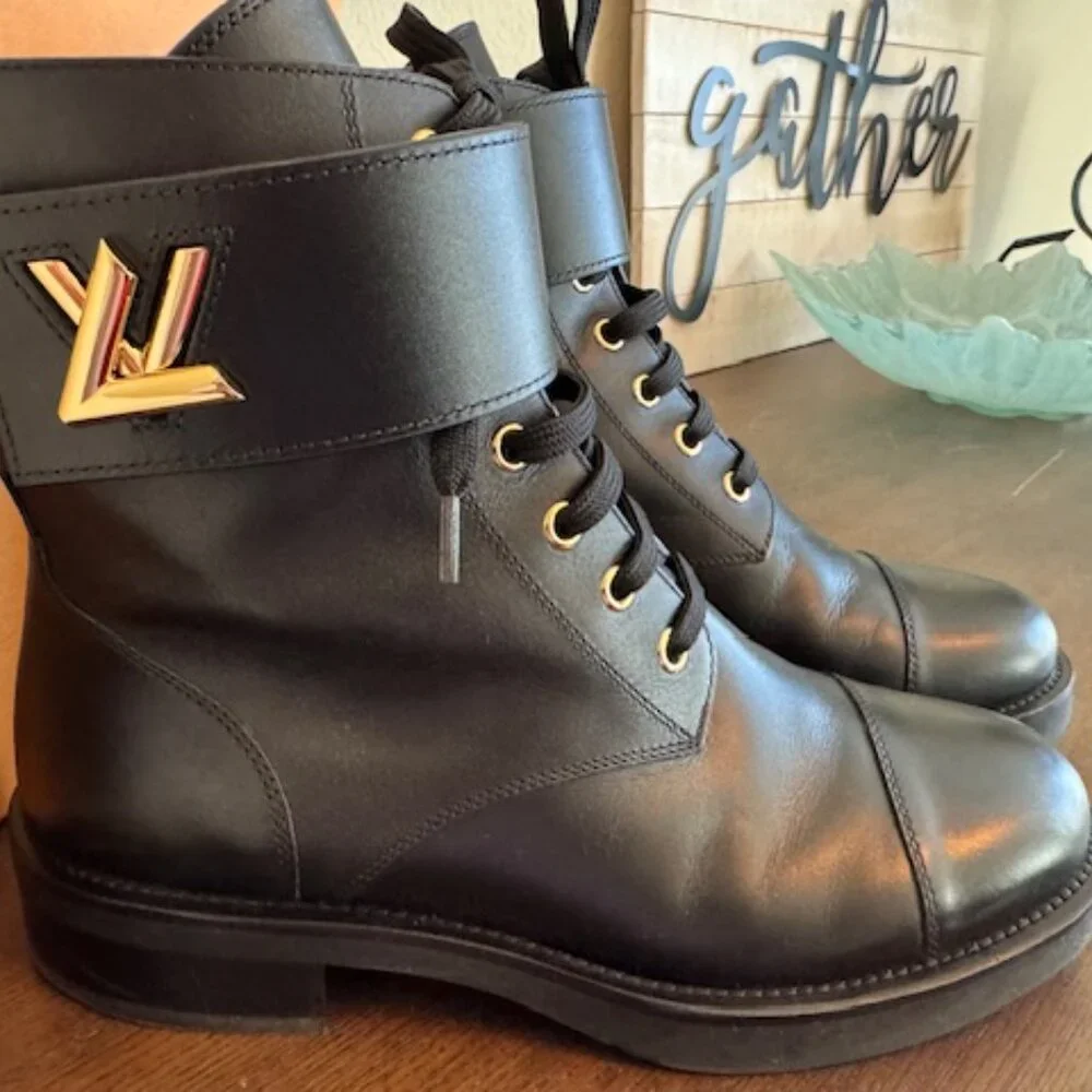 Louis Vuitton Women's Wonderland Flat Ranger Boots Leather - Picture 2 of 11